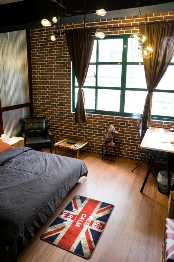 Baker Street London Style Inn Tainan Exterior photo