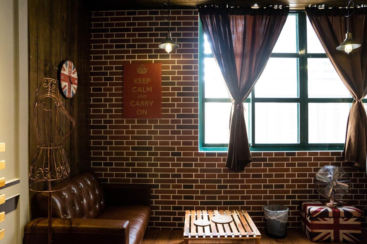 Baker Street London Style Inn Tainan Exterior photo